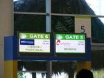 Rückflug  Das Gate Nr 5 am Flughafen in Punta Canana (DOM).